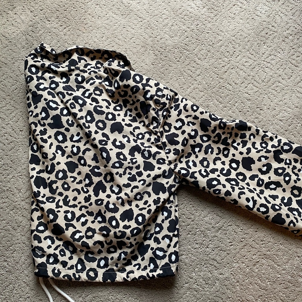 Cropped windbreaker